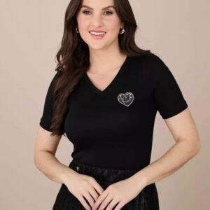 Blusa Leila Preto: Estilo com Toque Sofisticado