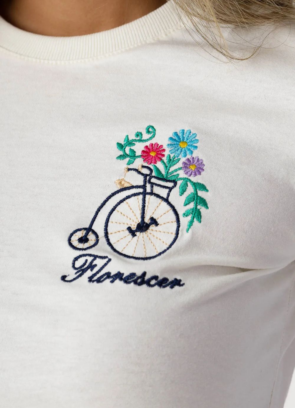 T-shirt feminina flores florescer