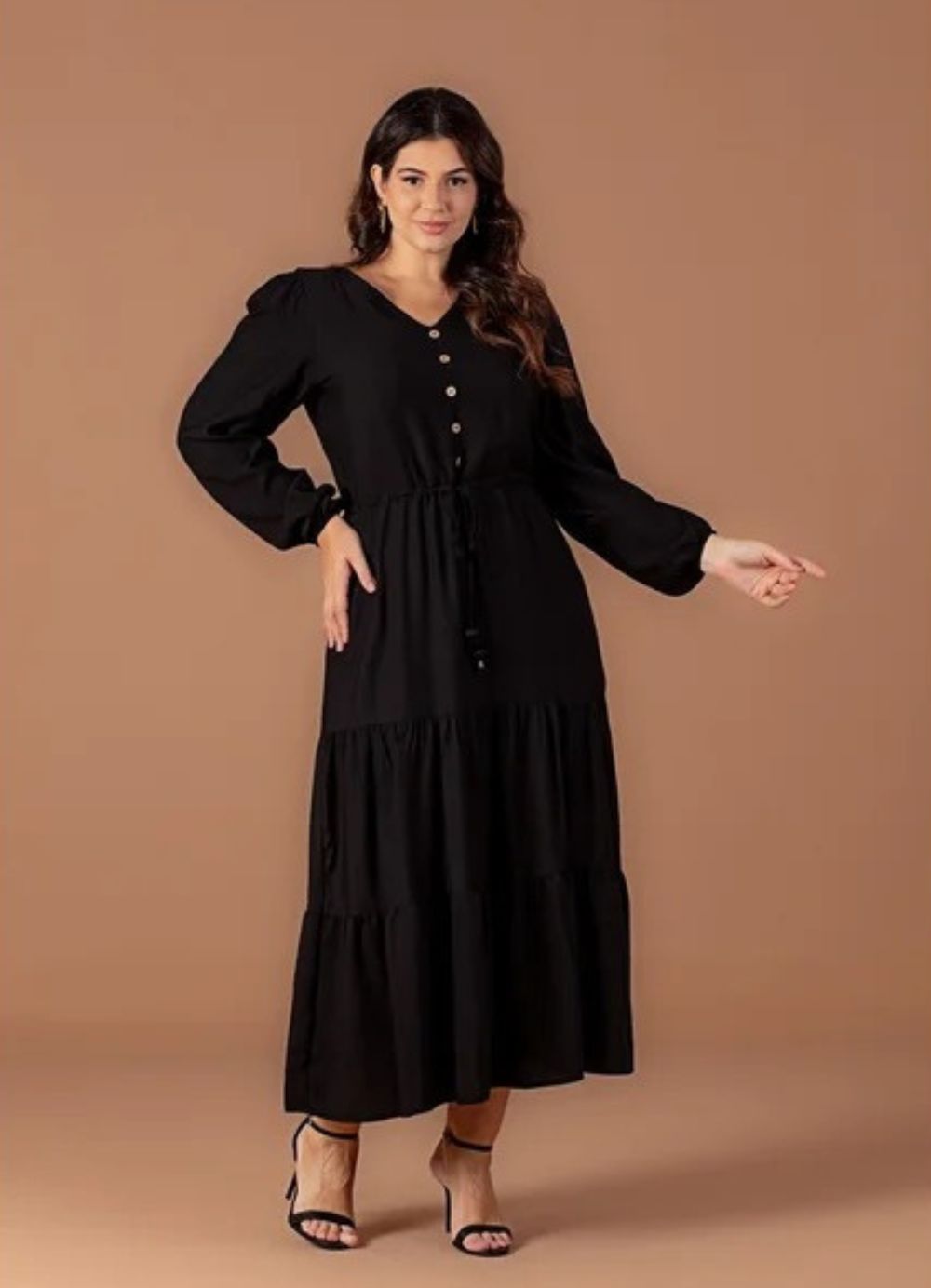 vestido preto plus size